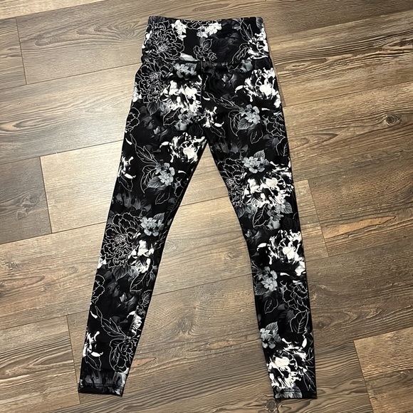 LAST CHANCE Balance Collection Floral Leggings - Picture 4 of 4